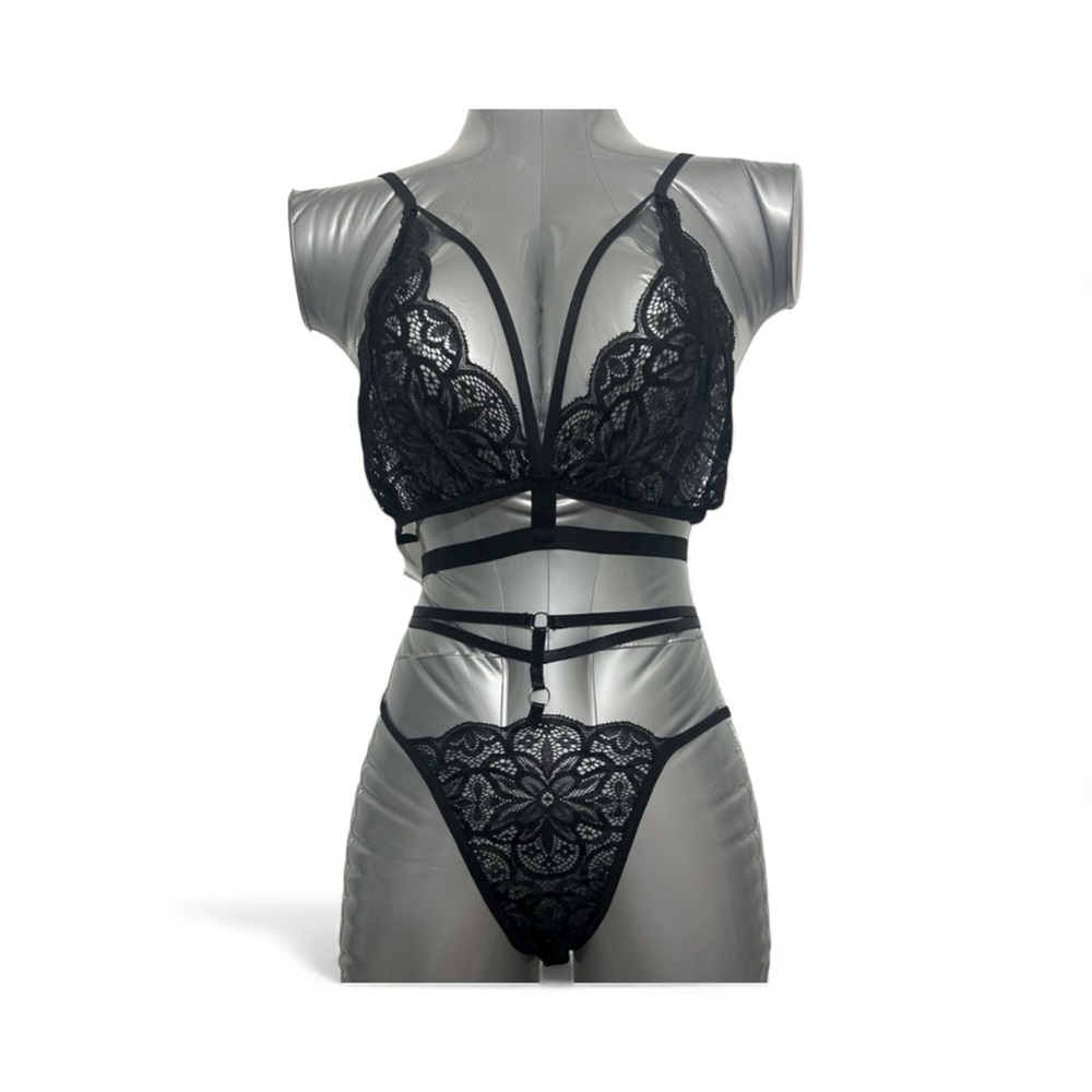🌹002 INTMTS: Black lace panty and bra set size XL
